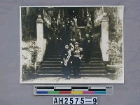 藏品(故總統蔣公生活照片：於抗戰時期就任國民政府主席,在就職典禮後留影)的圖片